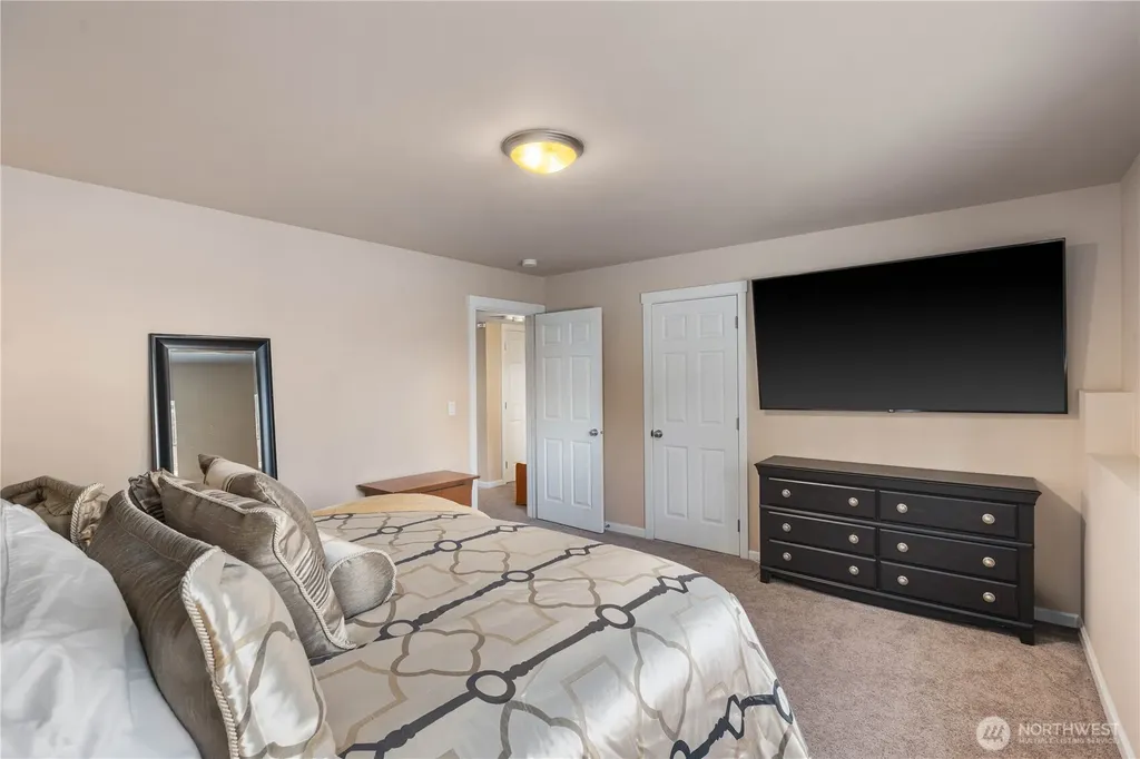 2611 10th Street SW Puyallup WA 98373