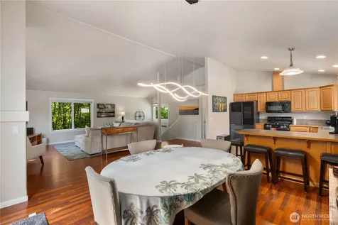 2611 10th Street SW Puyallup WA 98373