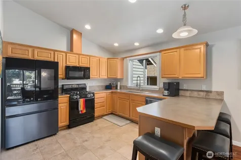 2611 10th Street SW Puyallup WA 98373