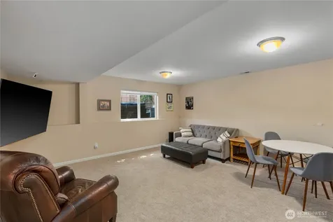 2611 10th Street SW Puyallup WA 98373