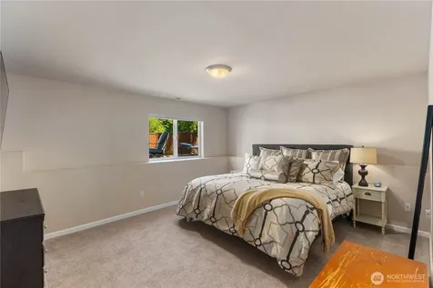 2611 10th Street SW Puyallup WA 98373