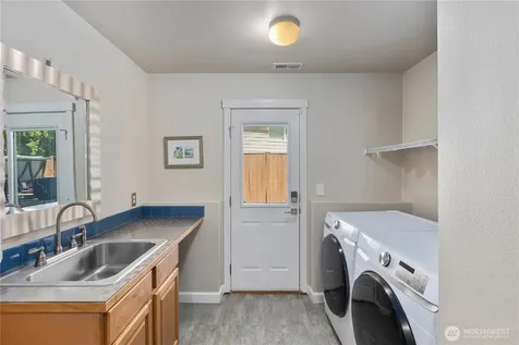 2611 10th Street SW Puyallup WA 98373