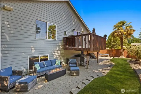 2611 10th Street SW Puyallup WA 98373