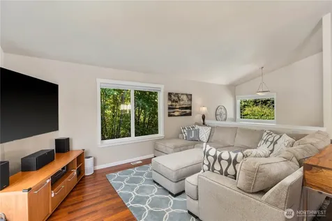 2611 10th Street SW Puyallup WA 98373