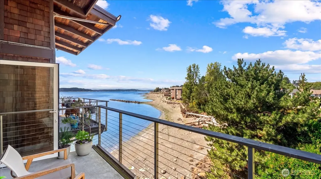 3717 Beach Drive SW Seattle WA 98116