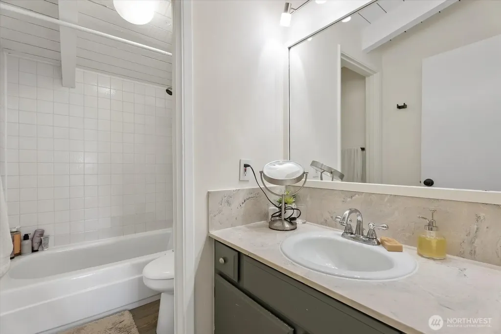 3717 Beach Drive SW Seattle WA 98116