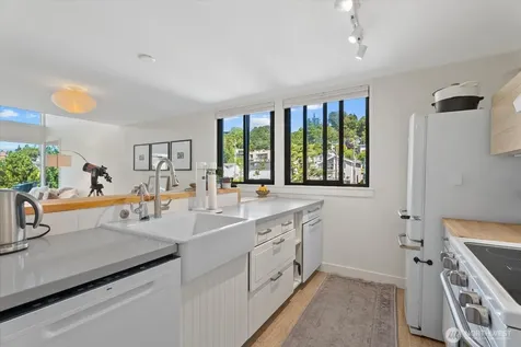 3717 Beach Drive SW Seattle WA 98116