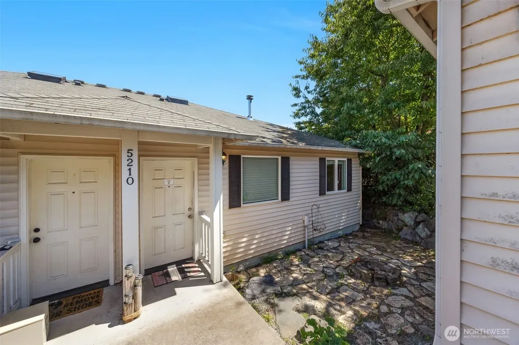 5210 S 3rd Avenue Everett WA 98201