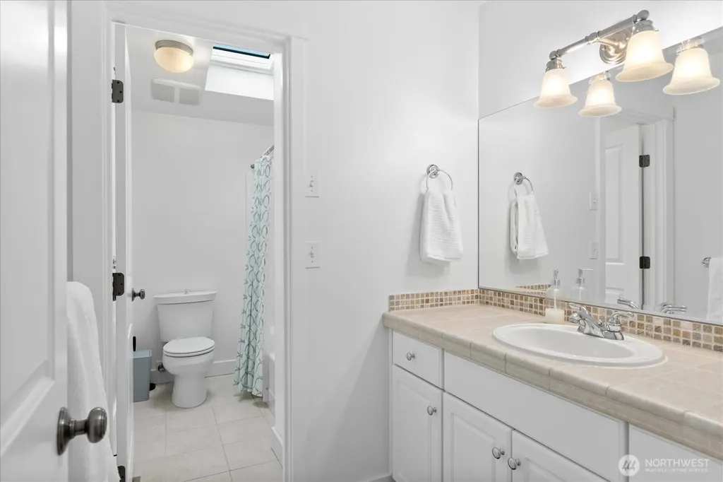 1159 Secret Place Greenbank WA 98253