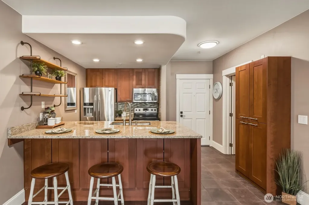 3221 SW Avalon Way Seattle WA 98126