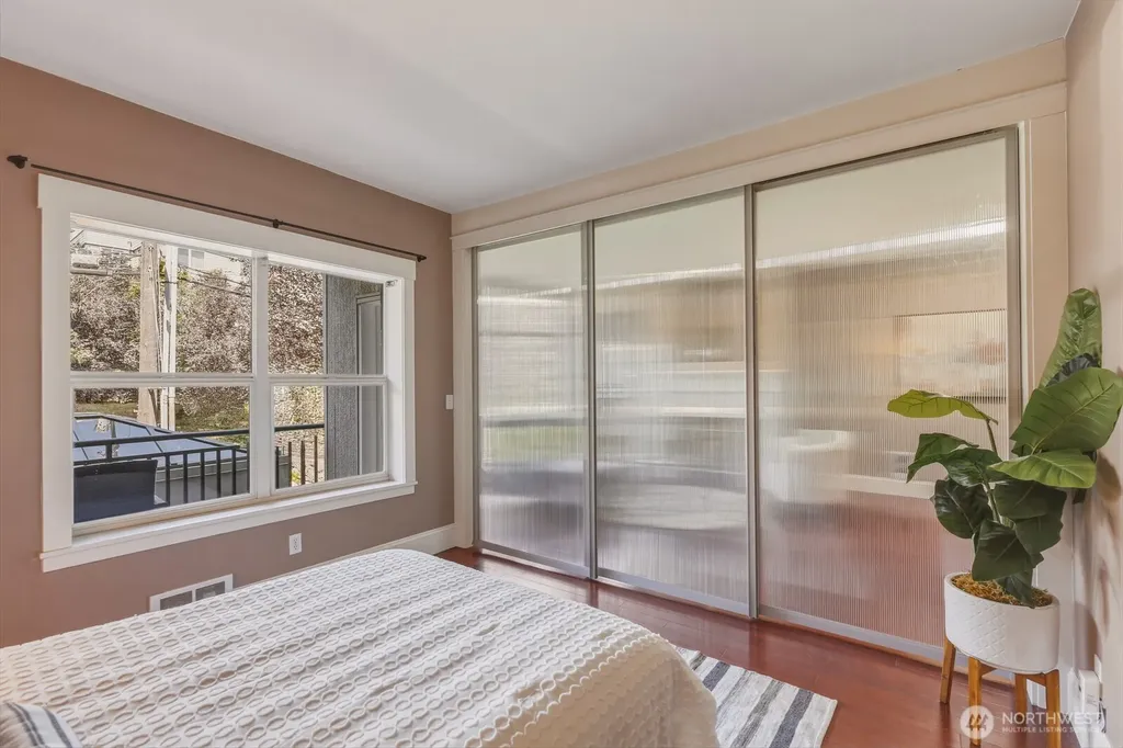3221 SW Avalon Way Seattle WA 98126
