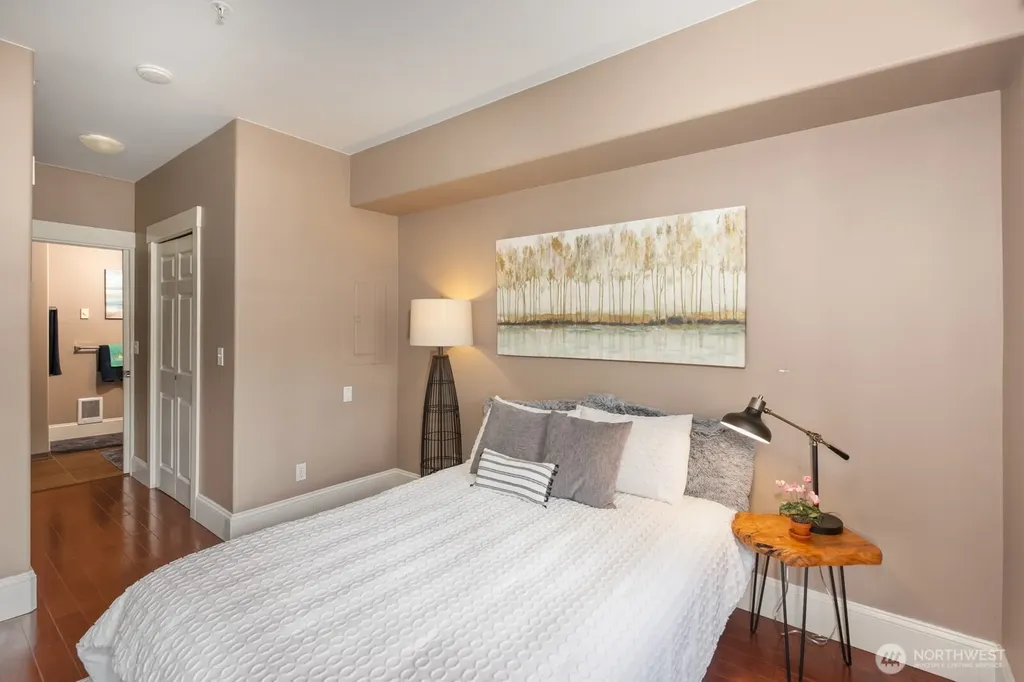 3221 SW Avalon Way Seattle WA 98126