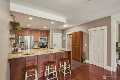 3221 SW Avalon Way Seattle WA 98126