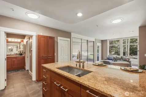 3221 SW Avalon Way Seattle WA 98126