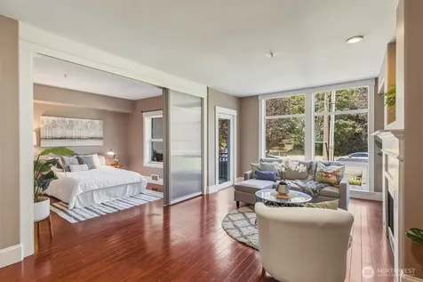 3221 SW Avalon Way Seattle WA 98126
