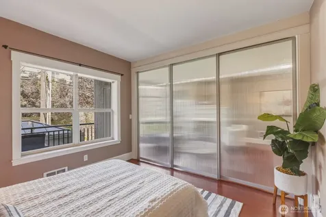 3221 SW Avalon Way Seattle WA 98126
