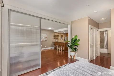 3221 SW Avalon Way Seattle WA 98126