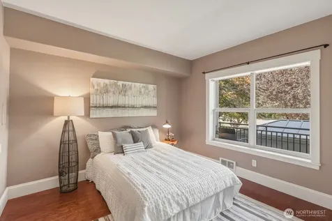 3221 SW Avalon Way Seattle WA 98126