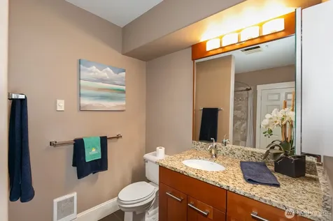 3221 SW Avalon Way Seattle WA 98126