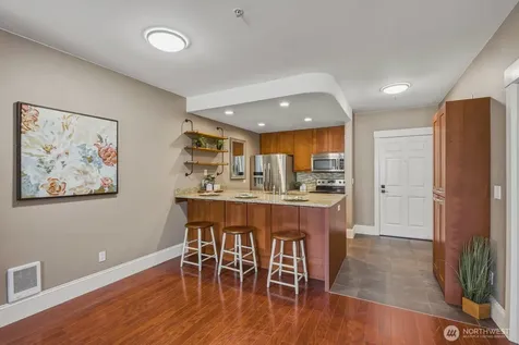3221 SW Avalon Way Seattle WA 98126