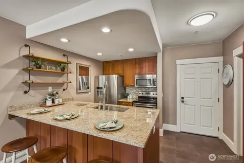 3221 SW Avalon Way Seattle WA 98126