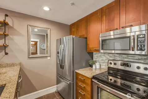 3221 SW Avalon Way Seattle WA 98126