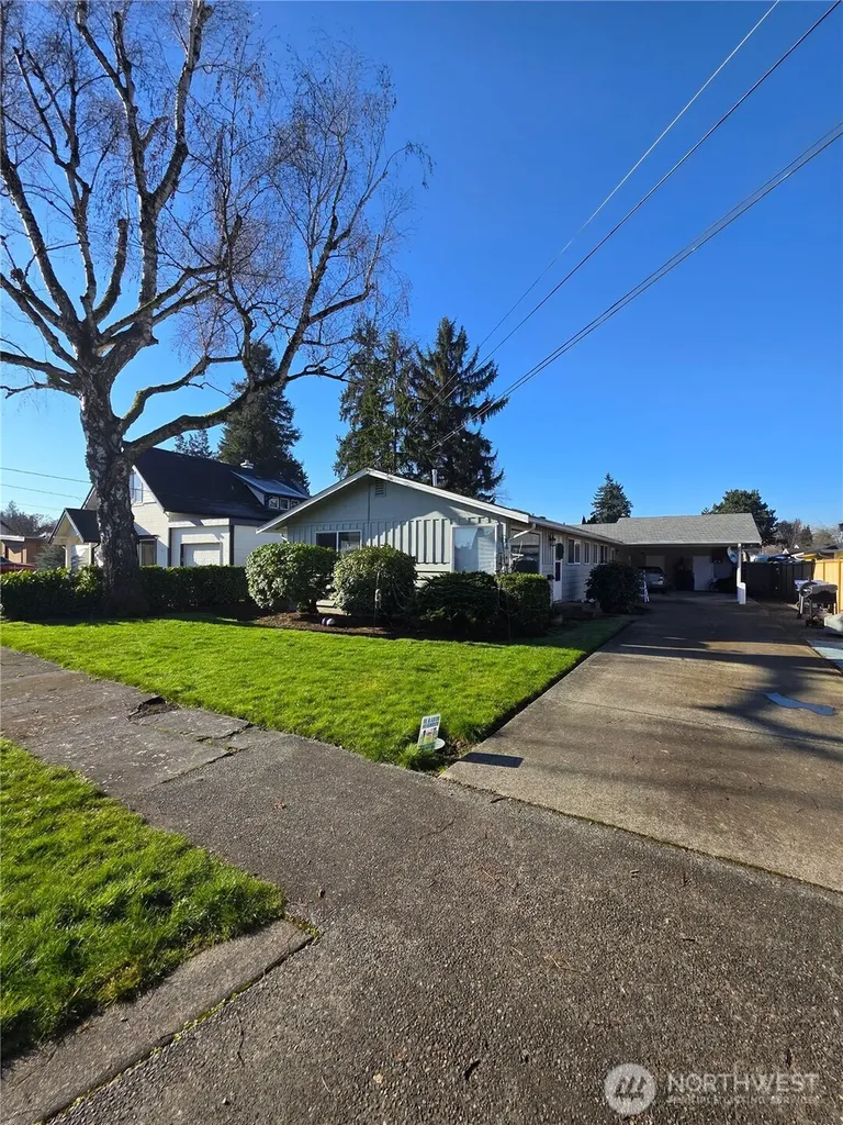 606 8th Street NW Puyallup WA 98371