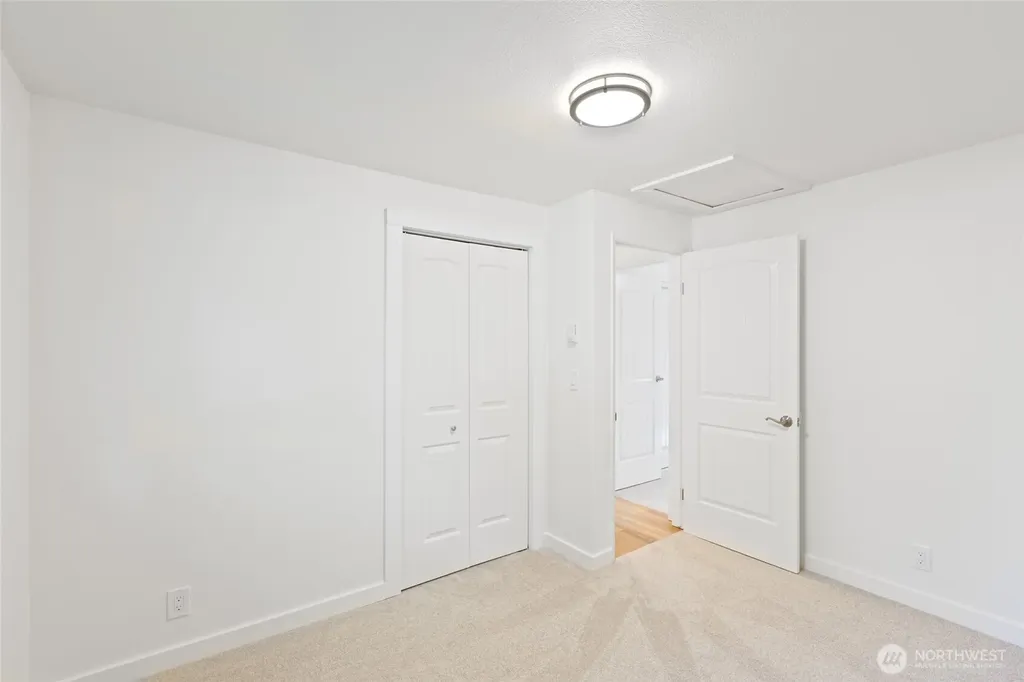 8060 NE Seawind Avenue Poulsbo WA 98370