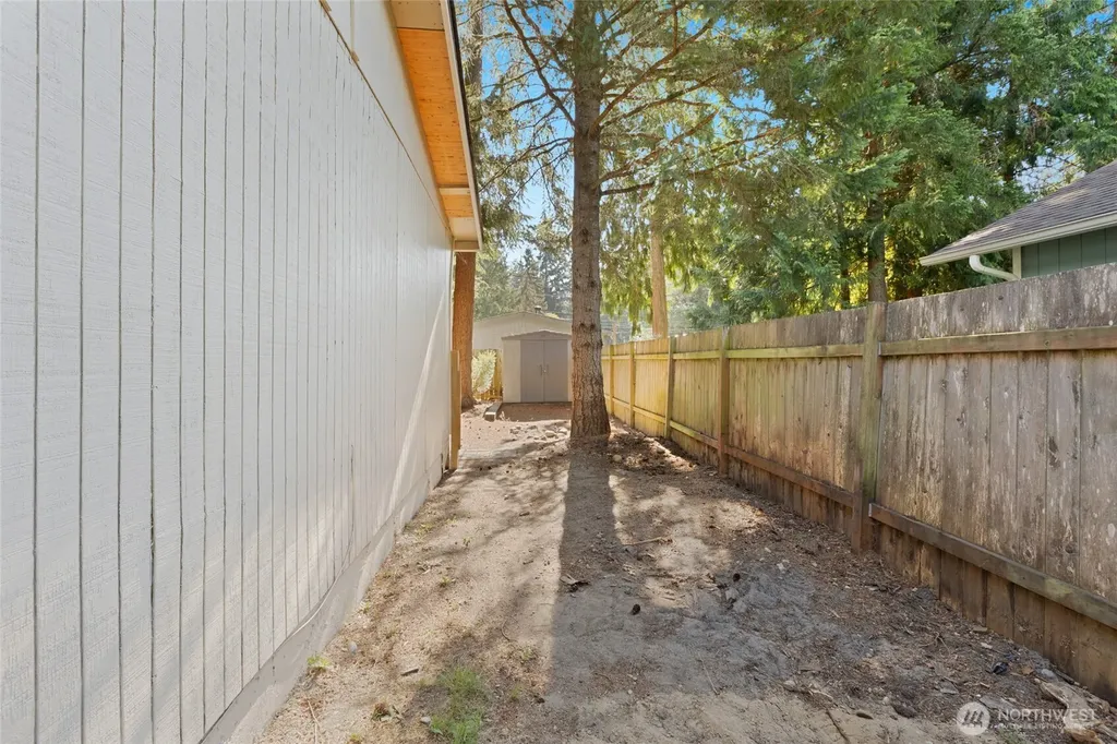8060 NE Seawind Avenue Poulsbo WA 98370