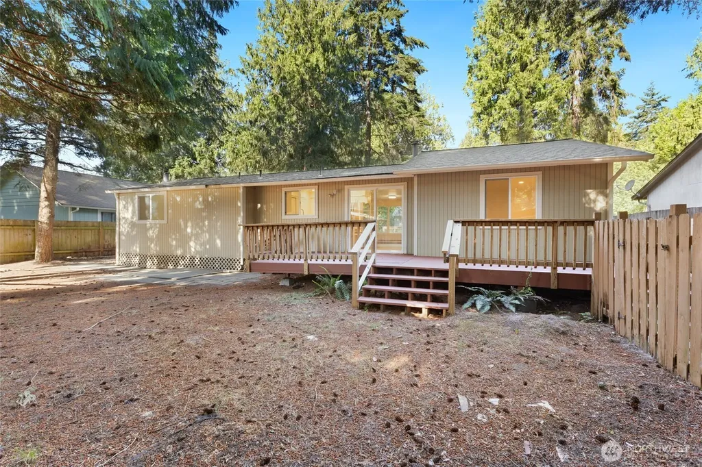 8060 NE Seawind Avenue Poulsbo WA 98370