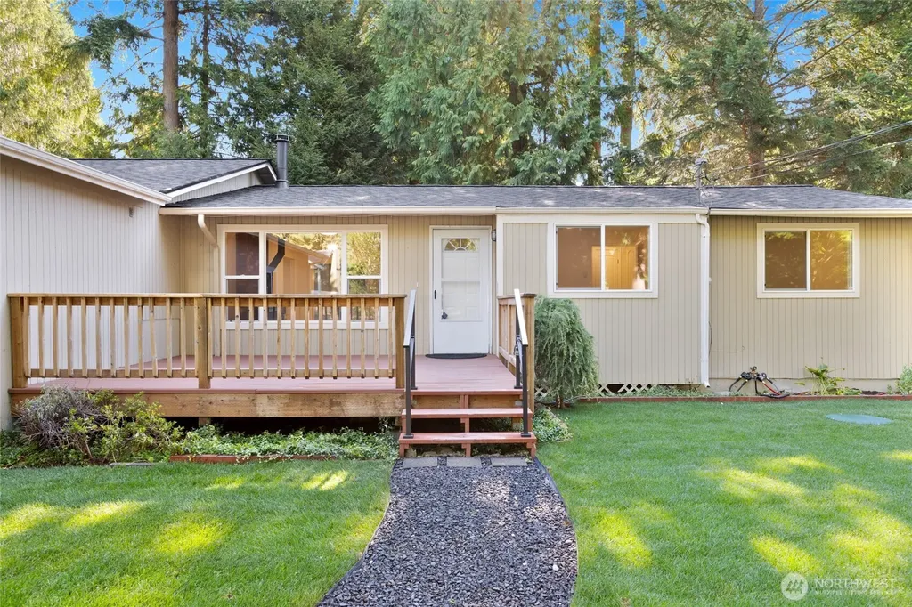 8060 NE Seawind Avenue Poulsbo WA 98370