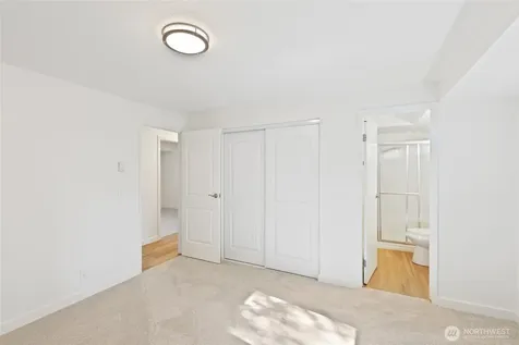 8060 NE Seawind Avenue Poulsbo WA 98370