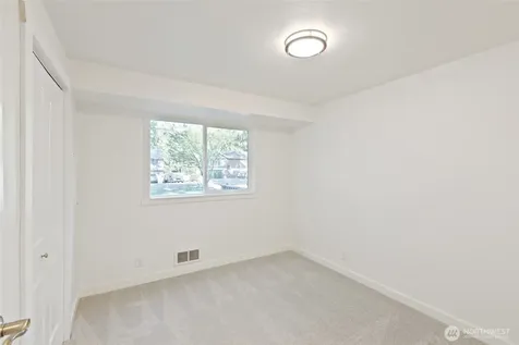 8060 NE Seawind Avenue Poulsbo WA 98370