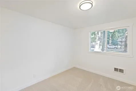 8060 NE Seawind Avenue Poulsbo WA 98370