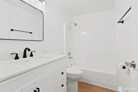 8060 NE Seawind Avenue Poulsbo WA 98370