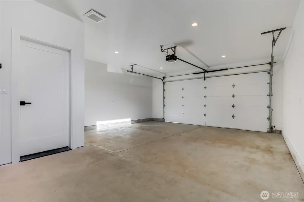 10626 E Riverside Drive Bothell WA 98011