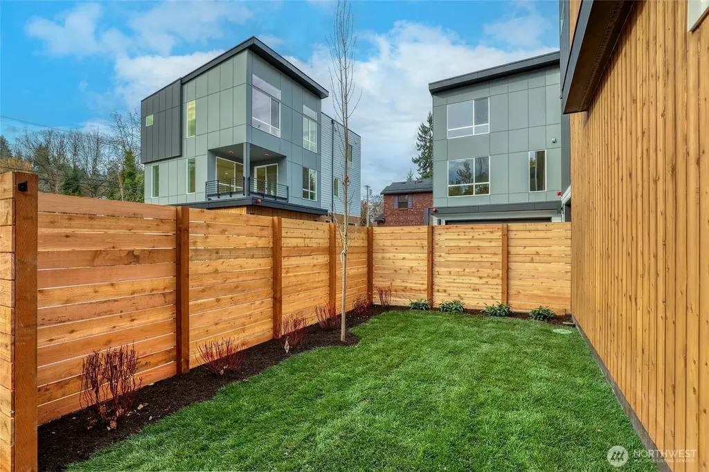 10626 E Riverside Drive Bothell WA 98011