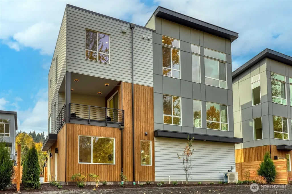 10626 E Riverside Drive Bothell WA 98011