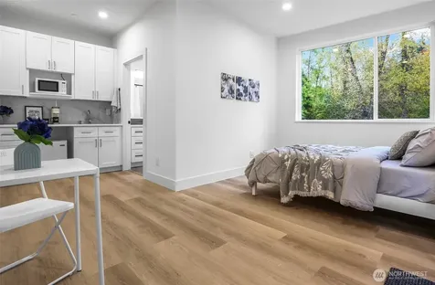 10626 E Riverside Drive Bothell WA 98011