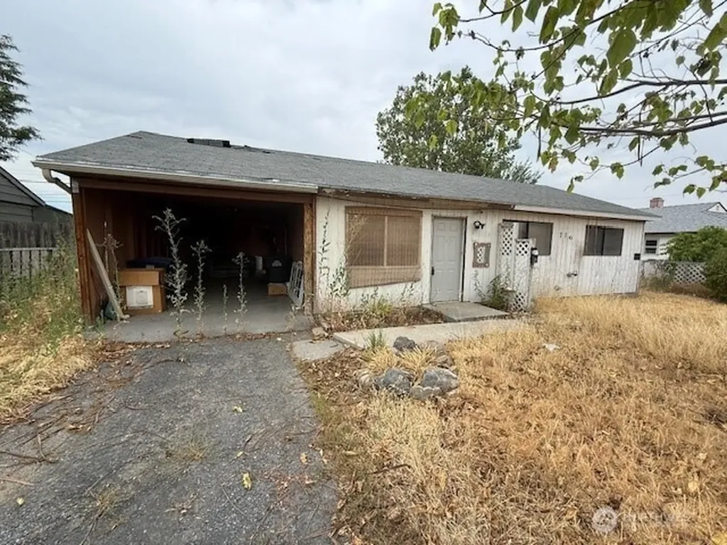 710 S Hawthorne Drive Moses Lake WA 98837