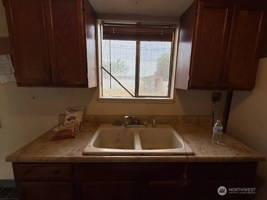 710 S Hawthorne Drive Moses Lake WA 98837