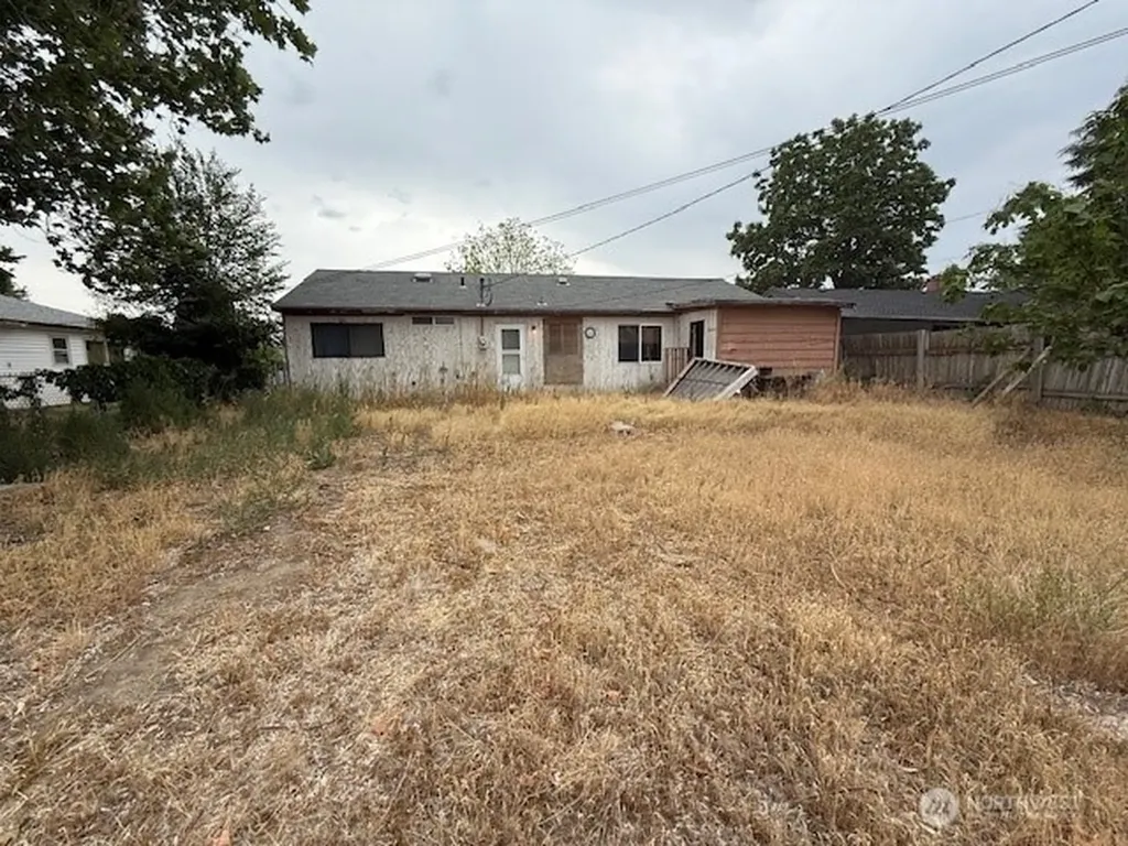 710 S Hawthorne Drive Moses Lake WA 98837