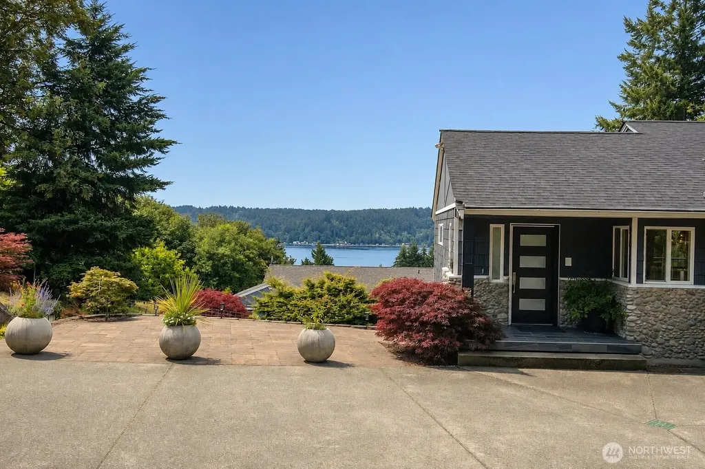 12415 6th Avenue NW Gig Harbor WA 98332