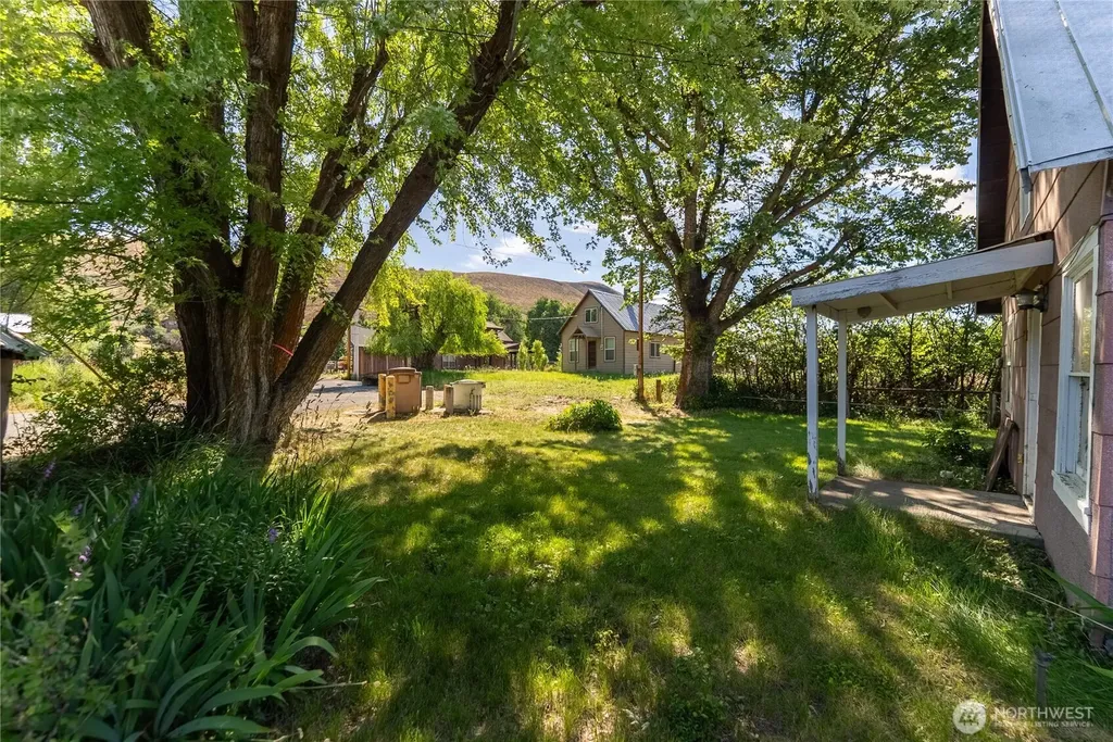 821 Riverside Street Winthrop WA 98862