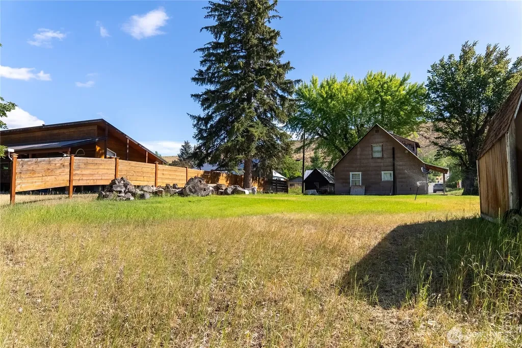 821 Riverside Street Winthrop WA 98862