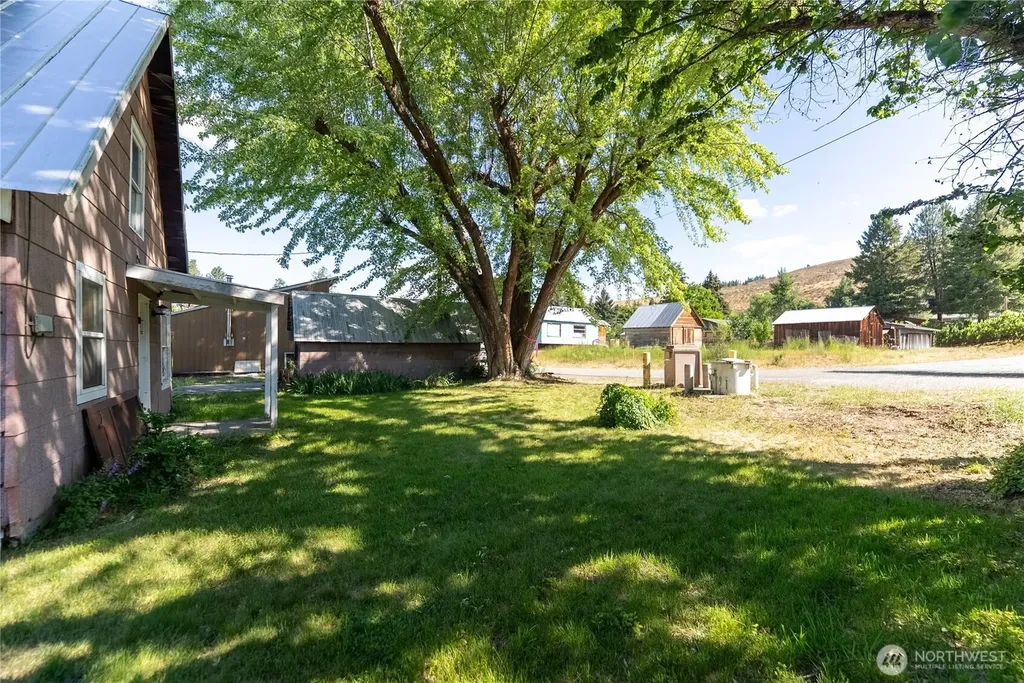 821 Riverside Street Winthrop WA 98862