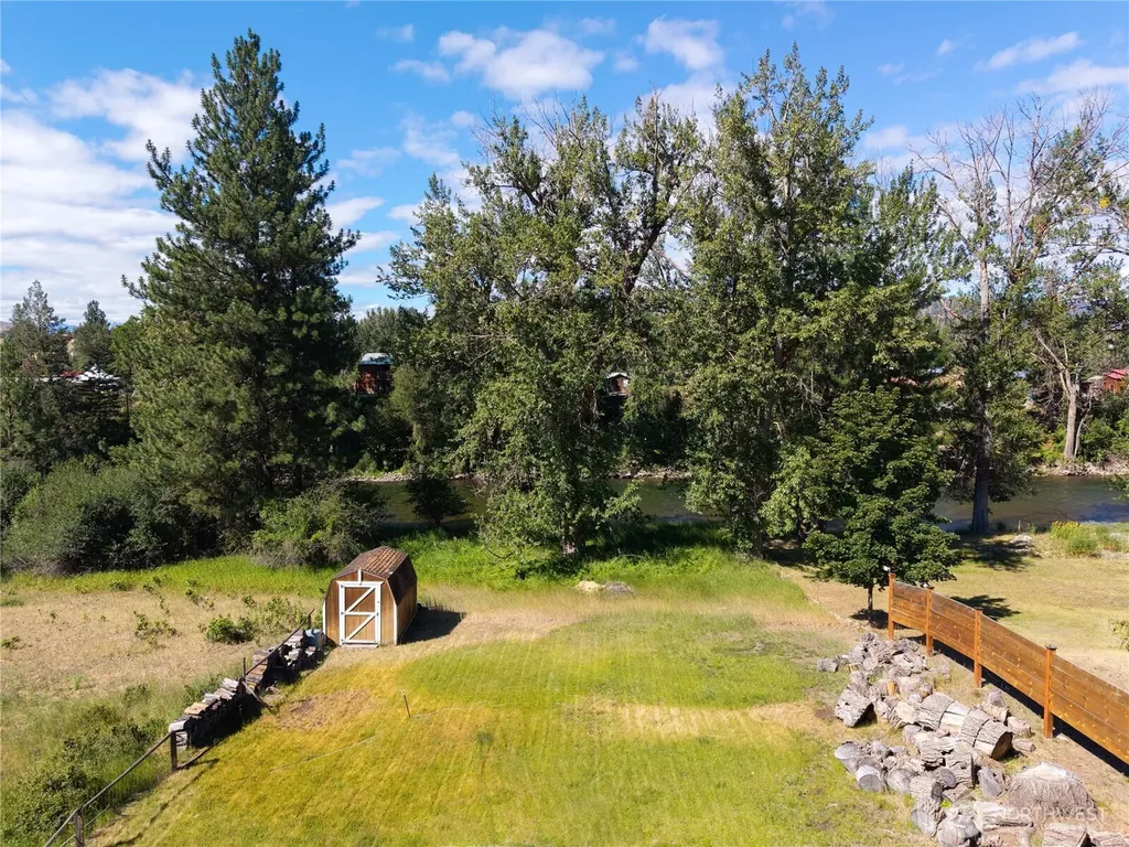 821 Riverside Street Winthrop WA 98862