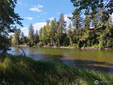 821 Riverside Street Winthrop WA 98862