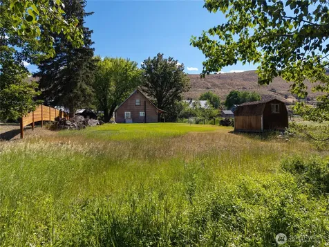 821 Riverside Street Winthrop WA 98862