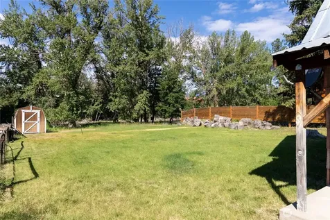 821 Riverside Street Winthrop WA 98862